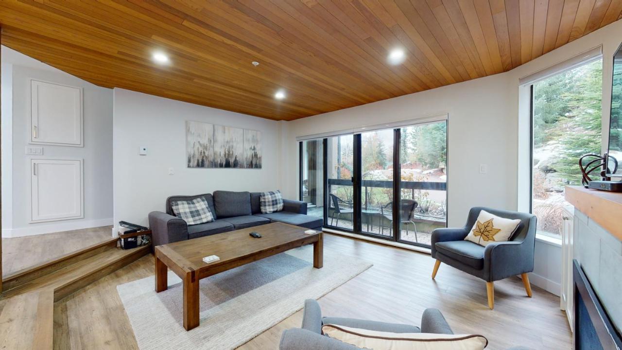 Ironwoods On Blueberry Hill By Whistler Blackcomb Vacation Rentals Luaran gambar